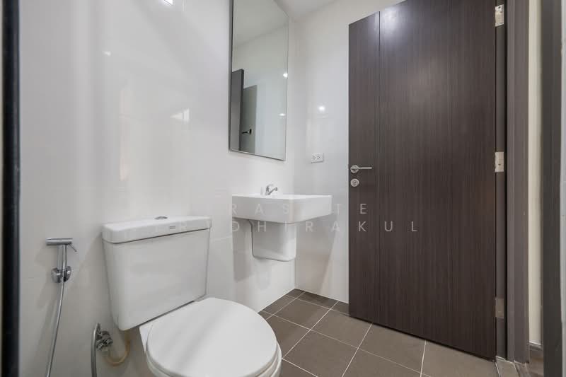 The Base Park East Sukhumvit 77, Bangkok, 99 Soi Pridi Banomyong 2, Phra Kanong Nua, Watthana, Bangkok, 1 Bedroom, 30 sqm, Condo For Sale, by Jirasate Lertdhirakul, 500192193 - DDproperty.com