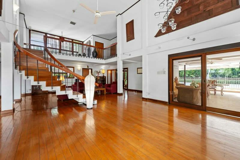 ขาย - บ้านเดี่ยว 288 ตรว. สุขุมวิท 38, กรุงเทพ