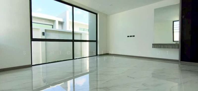 Grand Family Villa Luxury 5-Bedroom Oasis In Chaiyapruek, ชลบุรี, Nong Hin 5, Muang Pattaya, Amphoe Bang Lamung, Chang Wat Chon Buri 20150, Thailand, หนองปรือ, บางละมุง, ชลบุรี, 190 ตร.ม., วิลล่า ให้เช่า, โดย Sathida Limphasut (App), 500192257 - DDproperty.com