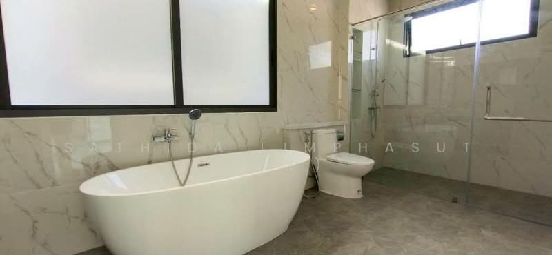 Grand Family Villa Luxury 5-Bedroom Oasis In Chaiyapruek, Chon Buri (Pattaya), Nong Hin 5, Muang Pattaya, Amphoe Bang Lamung, Chang Wat Chon Buri 20150, Thailand, Nong Pru, Bang Lamung (Pattaya), Chon Buri (Pattaya), 5 Bedrooms, 190 sqm, Villa For Rent, by Sathida Limphasut (App), 500192257 - DDproperty.com