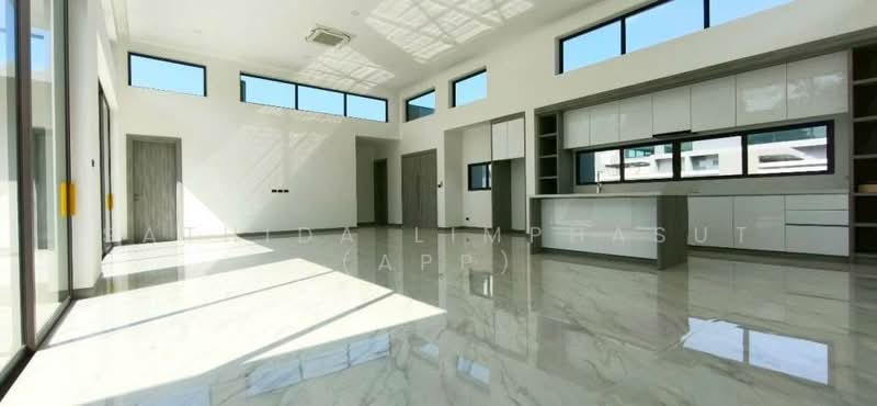 Grand Family Villa Luxury 5-Bedroom Oasis In Chaiyapruek, Chon Buri (Pattaya), Nong Hin 5, Muang Pattaya, Amphoe Bang Lamung, Chang Wat Chon Buri 20150, Thailand, Nong Pru, Bang Lamung (Pattaya), Chon Buri (Pattaya), 5 Bedrooms, 190 sqm, Villa For Rent, by Sathida Limphasut (App), 500192257 - DDproperty.com