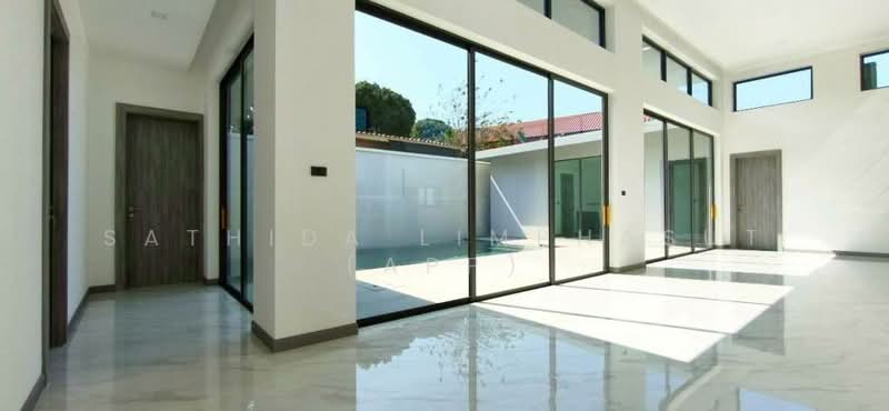 Grand Family Villa Luxury 5-Bedroom Oasis In Chaiyapruek, Chon Buri (Pattaya), Nong Hin 5, Muang Pattaya, Amphoe Bang Lamung, Chang Wat Chon Buri 20150, Thailand, Nong Pru, Bang Lamung (Pattaya), Chon Buri (Pattaya), 5 Bedrooms, 190 sqm, Villa For Rent, by Sathida Limphasut (App), 500192257 - DDproperty.com