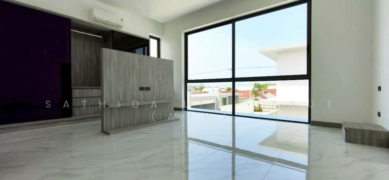 Grand Family Villa Luxury 5-Bedroom Oasis In Chaiyapruek, Chon Buri (Pattaya), Nong Hin 5, Muang Pattaya, Amphoe Bang Lamung, Chang Wat Chon Buri 20150, Thailand, Nong Pru, Bang Lamung (Pattaya), Chon Buri (Pattaya), 4 Bedrooms, 490 sqm, Villa For Rent, by Sathida Limphasut (App), 500192267 - DDproperty.com