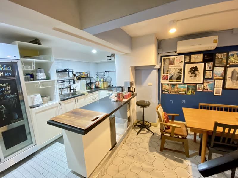 For Sale: Boutique Hostel in Silom 8 Minute Walk to BTS, Bangkok, Suriyawong, Bang Rak, Bangkok, , 248 sqm, Retail Space For Sale, by Chutinun Mungmai, 500192350 - DDproperty.com