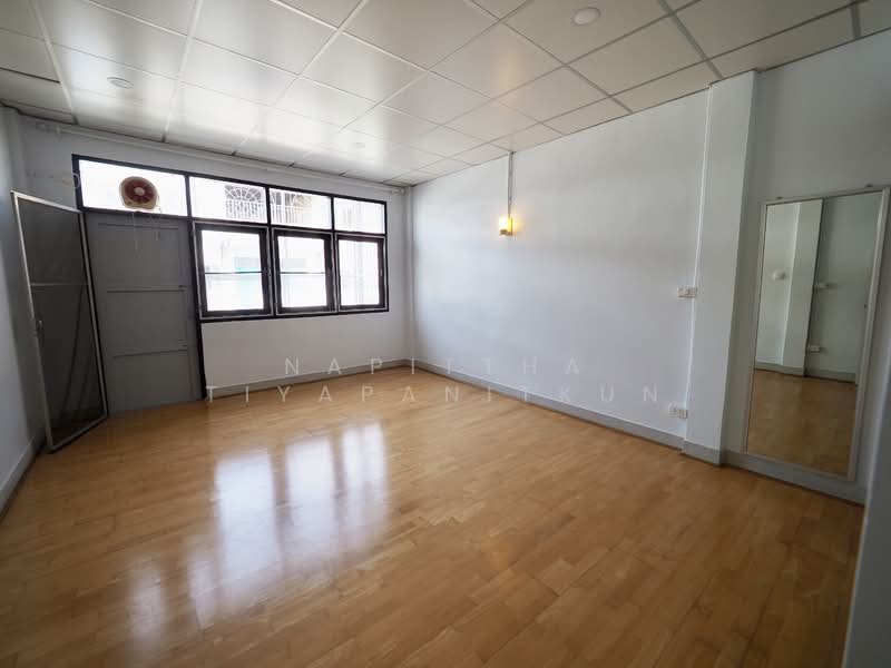 Soi Chan 6, Bangkok, จันทน์, Thung Wat Don, Sathon, Bangkok, 4 Bedrooms, 360 sqm, Townhouse For Rent, by Napittha Tiyapanitkun, 500192363 - DDproperty.com