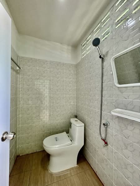 ขายหอพัก พร้อมบ้าน สร้างใหม่ จำนวน 34 ห้อง ใกล้ มาเก็ตวิลเลจรังสิต, Pathum Thani, Khu Khot, Lam Luk Ka, Pathum Thani, , 528 sqm, Business For Sale, by ERA Thailand, 500192376 - DDproperty.com