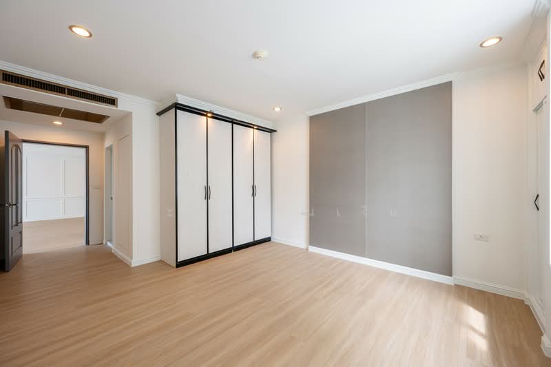 Las Colinas, Bangkok, Sukhumvit 21 Road, Khlongtoei Nua, Watthana, Bangkok, 3 Bedrooms, 240 sqm, Condo For Sale, by ตะวัน ขันเงิน, 500192404 - DDproperty.com