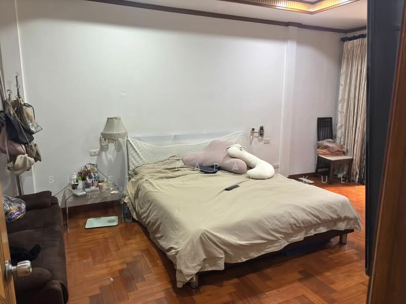 ทาวน์เฮ้าส์ 4-ห้องนอน, กรุงเทพ, คลองตันเหนือ, วัฒนา, กรุงเทพ, 200 ตร.ม., ทาวน์เฮ้าส์ ขาย, โดย Orapa Sumetheesirisakul, 500192425 - DDproperty.com