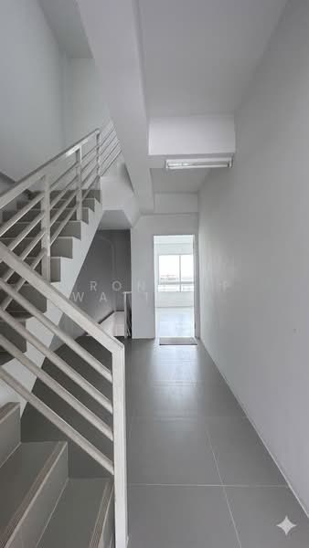 ถูกมาก อาคารพาณิชย์ 3 ชั้น ทำเลค้าขาย ศรีราชา เพียง 2.49 ล้าน ทำเลดี ติดถนน หนองยายบู่ ศรีราชา, ชลบุรี, หนองขาม, ศรีราชา, ชลบุรี, 155 ตร.ม., ตึกแถว-อาคารพาณิชย์ ขาย, โดย Pronthip Wattanasatiengul, 500192432 - DDproperty.com