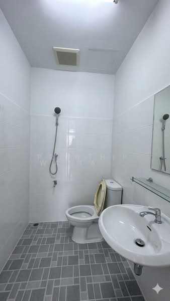 ถูกมาก อาคารพาณิชย์ 3 ชั้น ทำเลค้าขาย ศรีราชา เพียง 2.49 ล้าน ทำเลดี ติดถนน หนองยายบู่ ศรีราชา, Chon Buri (Pattaya), Nong - Kham, Si Racha, Chon Buri (Pattaya), , 155 sqm, Shophouse For Sale, by Pronthip Wattanasatiengul, 500192432 - DDproperty.com