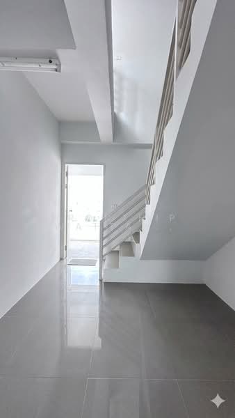 ถูกมาก อาคารพาณิชย์ 3 ชั้น ทำเลค้าขาย ศรีราชา เพียง 2.49 ล้าน ทำเลดี ติดถนน หนองยายบู่ ศรีราชา, Chon Buri (Pattaya), Nong - Kham, Si Racha, Chon Buri (Pattaya), , 155 sqm, Shophouse For Sale, by Pronthip Wattanasatiengul, 500192432 - DDproperty.com