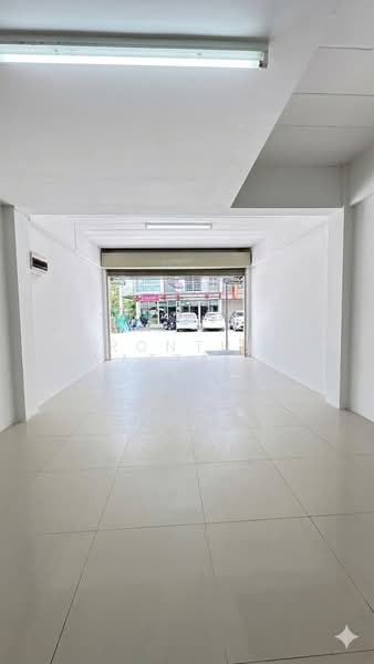 ถูกมาก อาคารพาณิชย์ 3 ชั้น ทำเลค้าขาย ศรีราชา เพียง 2.49 ล้าน ทำเลดี ติดถนน หนองยายบู่ ศรีราชา, Chon Buri (Pattaya), Nong - Kham, Si Racha, Chon Buri (Pattaya), , 155 sqm, Shophouse For Sale, by Pronthip Wattanasatiengul, 500192432 - DDproperty.com