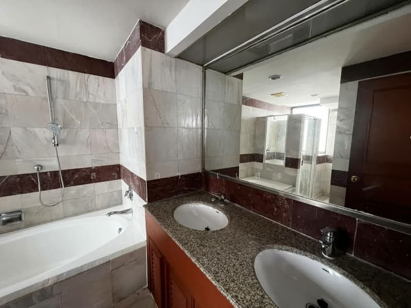 President Park Sukhumvit 24, Bangkok, 99 Sukhumvit 24 Alley, Khlongtoei Nua, Watthana, Bangkok, 3 Bedrooms, 240 sqm, Condo For Rent, by Sarika Saengkam, 500192454 - DDproperty.com