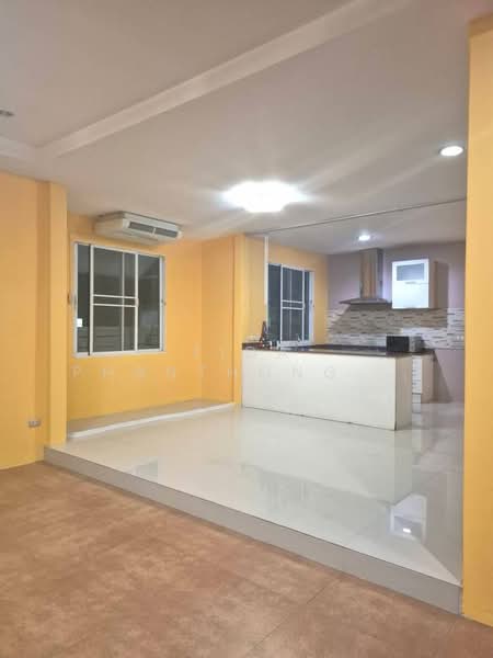 For rent: Single-story office or house, Ladprao 71, near Chokchai 4 BTS station., Bangkok, Lat Phrao, Lat Phrao, Bangkok, , 360 sqm, Office Space For Rent, by Tida phanthonglarptawee, 500192501 - DDproperty.com