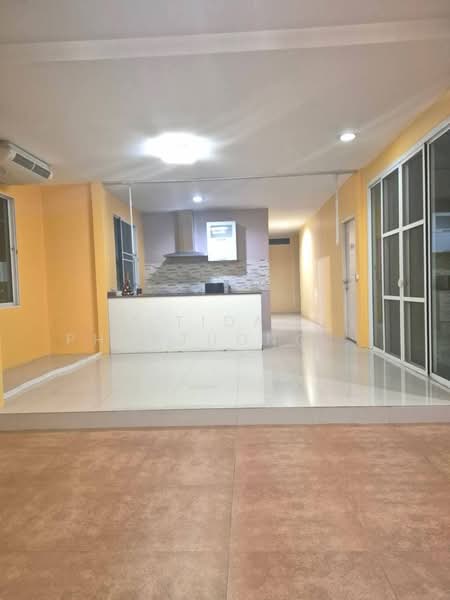 For rent: Single-story office or house, Ladprao 71, near Chokchai 4 BTS station., Bangkok, Lat Phrao, Lat Phrao, Bangkok, , 360 sqm, Office Space For Rent, by Tida phanthonglarptawee, 500192501 - DDproperty.com