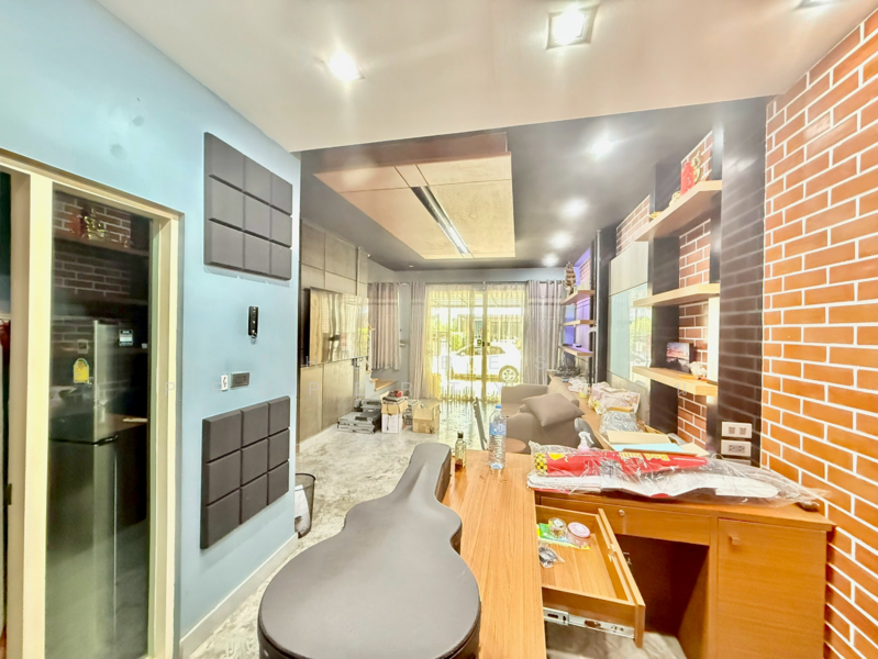 Ban Klang Mueng Ratchada 36, Bangkok, Soi Ratchada 36, Chan Kasem, Chatuchak, Bangkok, 3 Bedrooms, 100 sqm, Townhouse For Sale, by The Best Property แอน, 500192516 - DDproperty.com