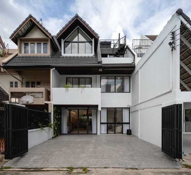 3-BR Townhouse, Bangkok, Khlong Tan Nua, Watthana, Bangkok, 3 Bedrooms, 300 sqm, Townhouse For Sale, by Nuttharom Linla , 500192522 - DDproperty.com