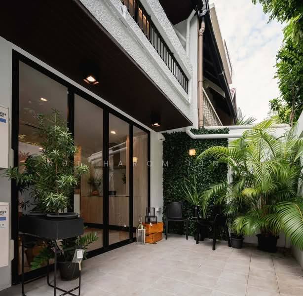 3-BR Townhouse, Bangkok, Khlong Tan Nua, Watthana, Bangkok, 3 Bedrooms, 300 sqm, Townhouse For Sale, by Nuttharom Linla , 500192522 - DDproperty.com