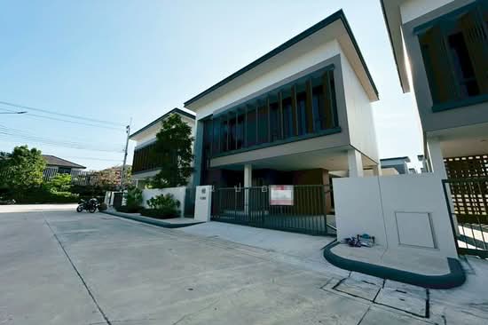 Villa 168 New Krungthepkreetha : วิลล่า 168 นิวกรุงเทพกรีฑา, กรุงเทพ