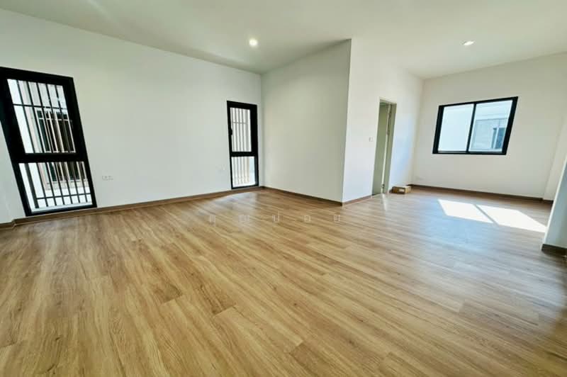 Villa 168 New Krungthepkreetha : วิลล่า 168 นิวกรุงเทพกรีฑา, กรุงเทพ, คลองสองต้นนุ่น, ลาดกระบัง, กรุงเทพ, 180 ตร.ม., บ้านเดี่ยว ขาย, โดย คุณปอย, 500192652 - DDproperty.com