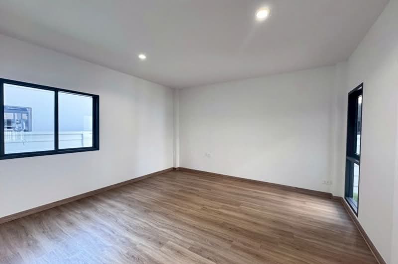 Villa 168 New Krungthepkreetha, Bangkok, Khlong Song Ton Nun, Lat Krabang, Bangkok, 4 Bedrooms, 180 sqm, Single Detached House For Sale, by คุณปอย, 500192652 - DDproperty.com