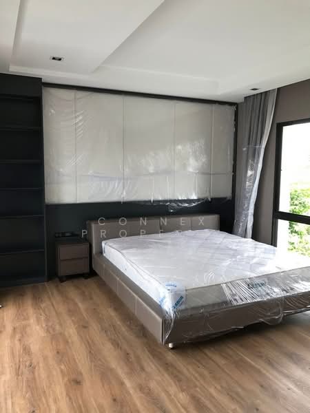 Pool villa, Isara Rama 9 Village, opposite Rajamangala, Bangkok, -, Hua Mak, Bang Kapi, Bangkok, 4 Bedrooms, 500 sqm, Single Detached House For Rent, by Connex Property, 500192664 - DDproperty.com