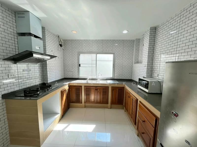 4-BR House, Bangkok, Chan Kasem, Chatuchak, Bangkok, 4 Bedrooms, 180 sqm, Single Detached House For Rent, by Pavana Sirikogar, 500192733 - DDproperty.com