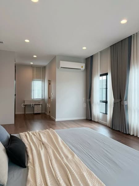 Setthasiri Serithai, Bangkok, Kanchanaphisek 11/3 Intersection 4, Khan Na Yao, Khan Na Yao, Bangkok, 4 Bedrooms, 291 sqm, Single Detached House For Rent, by Tarit Chinsomboon, 500192747 - DDproperty.com