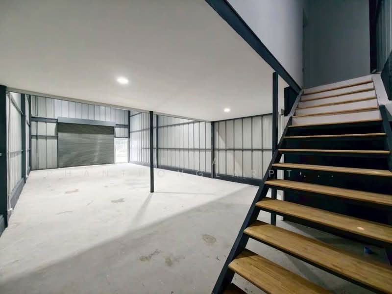 Warehouse for rent in King Kaew area, with office space. Suitable for cafe, studio, or office. Near, Samut Prakan, Rachathewa, Bang Plee, Samut Prakan, , 100 sqm, Warehouse/Factory For Rent, by Tida phanthonglarptawee, 500192767 - DDproperty.com