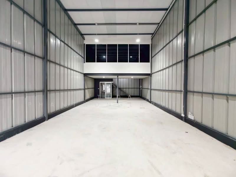 Warehouse for rent in King Kaew area, with office space. Suitable for cafe, studio, or office. Near, Samut Prakan, Rachathewa, Bang Plee, Samut Prakan, , 100 sqm, Warehouse/Factory For Rent, by Tida phanthonglarptawee, 500192767 - DDproperty.com