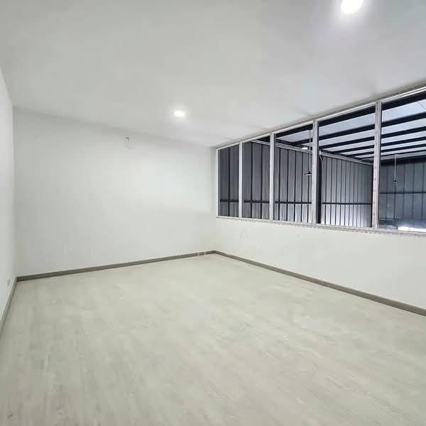 Warehouse for rent in King Kaew area, with office space. Suitable for cafe, studio, or office. Near, Samut Prakan, Rachathewa, Bang Plee, Samut Prakan, , 100 sqm, Warehouse/Factory For Rent, by Tida phanthonglarptawee, 500192767 - DDproperty.com