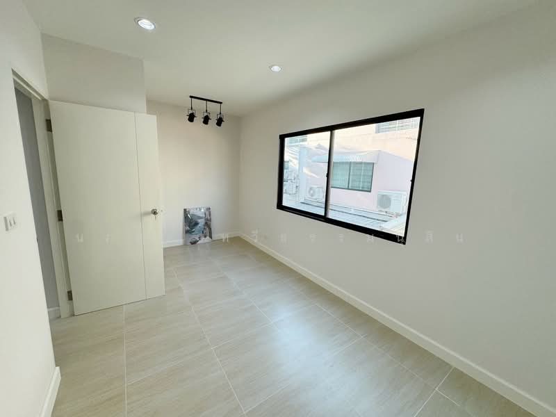 ขาย - บ้านกลางเมือง พหลโยธิน 50 (Baan klang muang Phaholyothin 50), กรุงเทพ