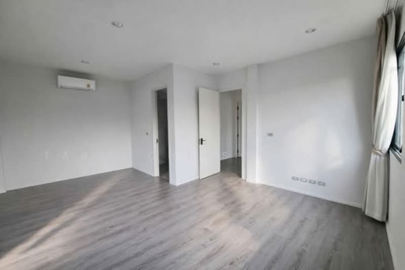 The Sonne Srinakarin-Bangna, Bangkok, Soi Chumchon Mahat Thai 3, Bangna-Trad Road, Dok Mai, Prawet, Bangkok, 4 Bedrooms, 245 sqm, Semi-Detached House (Twin House) For Sale, by Tarit Chinsomboon, 500192850 - DDproperty.com