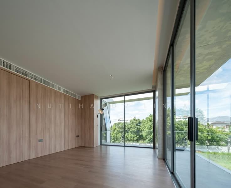 4-BR House, Bangkok, Khlong Tan Nua, Watthana, Bangkok, 4 Bedrooms, 587 sqm, Single Detached House For Sale, by Nuttharom Linla , 500192953 - DDproperty.com