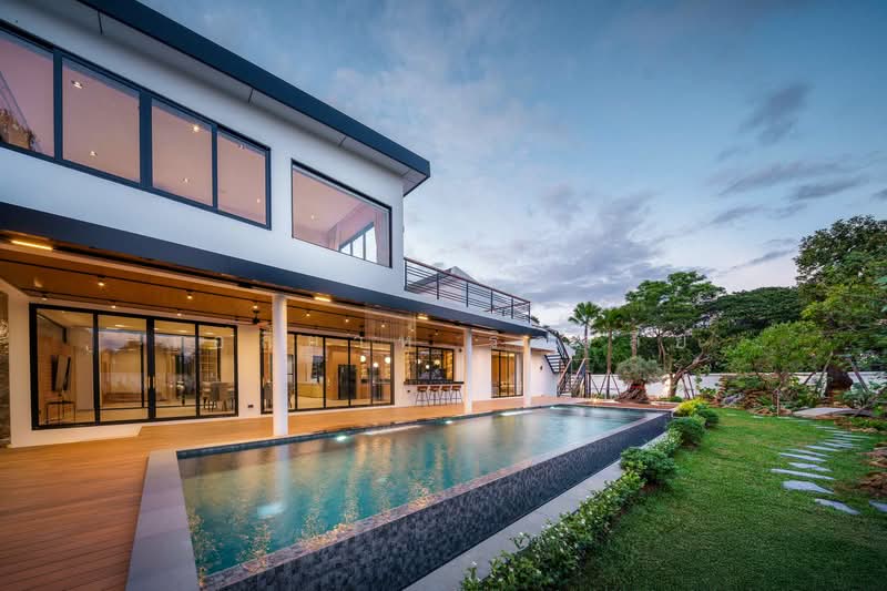 For Sale - Expansive 5-Bedroom Modern Pool Villa with Tropical Garden in Chiang Mai, Chiang Mai