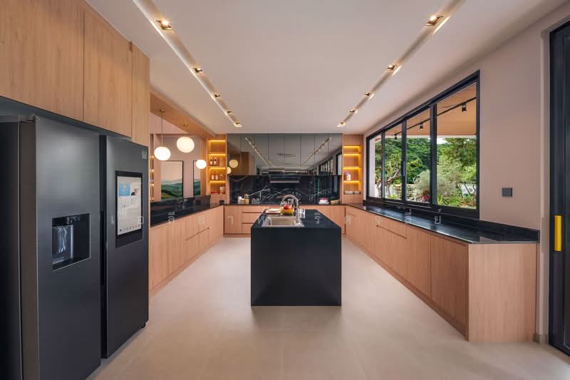 For Sale - Expansive 5-Bedroom Modern Pool Villa with Tropical Garden in Chiang Mai, Chiang Mai