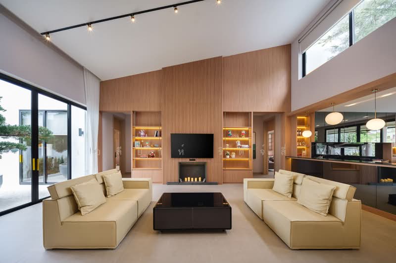 For Sale - Expansive 5-Bedroom Modern Pool Villa with Tropical Garden in Chiang Mai, Chiang Mai