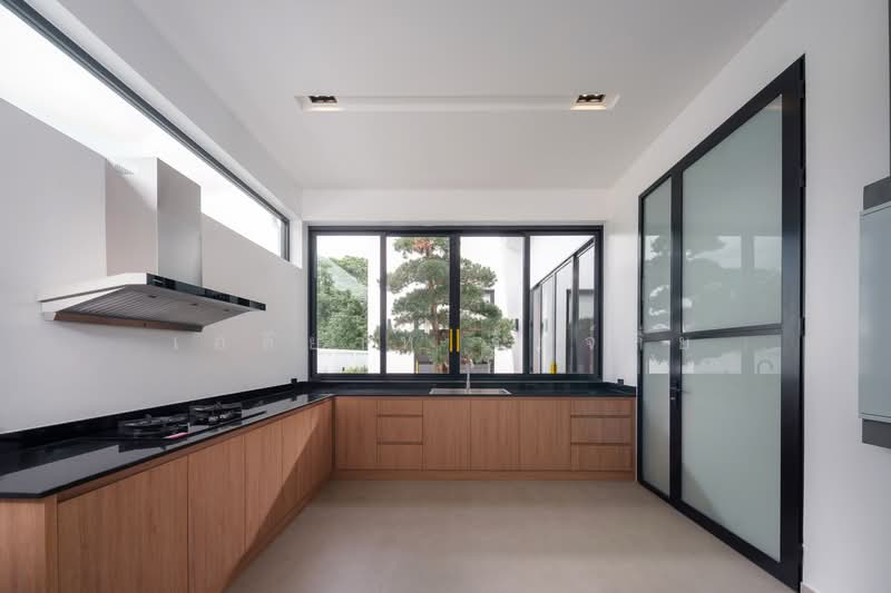 For Sale - Expansive 5-Bedroom Modern Pool Villa with Tropical Garden in Chiang Mai, Chiang Mai