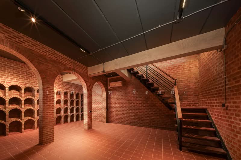 For Sale - Expansive 5-Bedroom Modern Pool Villa with Tropical Garden in Chiang Mai, Chiang Mai