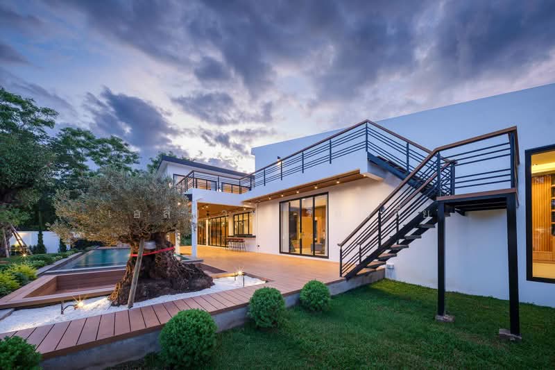 พูลวิลล่าหรู 5 ห้องนอน ดีไซน์โมเดิร์น พร้อมสวนทรอปิคอล และสระว่ายน้ำส่วนตัว เชียงใหม่, เชียงใหม่, วัดเกต, เมืองเชียงใหม่, เชียงใหม่, 824 ตร.ม., วิลล่า ขาย, โดย เอลียาห์ ริดจ์ลี่ย์, 500192986 - DDproperty.com