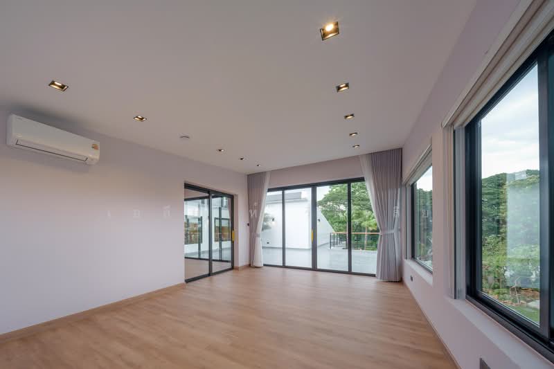 For Sale - Expansive 5-Bedroom Modern Pool Villa with Tropical Garden in Chiang Mai, Chiang Mai