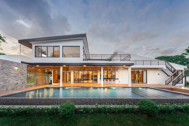 For Sale - Expansive 5-Bedroom Modern Pool Villa with Tropical Garden in Chiang Mai, Chiang Mai