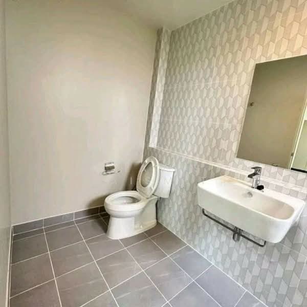 Baan Klang Muang Ramintra 83 Station, Bangkok, 16 Kanchanaphisek Road, Ram Inthra, Khan Na Yao, Bangkok, 4 Bedrooms, 218 sqm, Townhouse For Rent, by Chavis Laismit, 500193174 - DDproperty.com