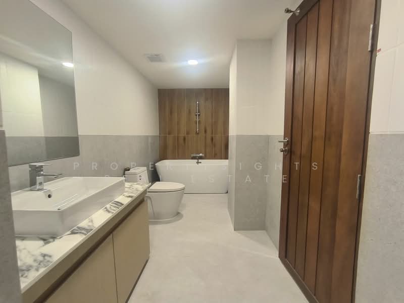 Royal Castle Sukhumvit, Bangkok, 30 Soi Sukhumvit 39, Khlongtoei Nua, Watthana, Bangkok, 3 Bedrooms, 190 sqm, Condo For Rent, by PROPERTYSIGHTS REAL ESTATE, 500193301 - DDproperty.com