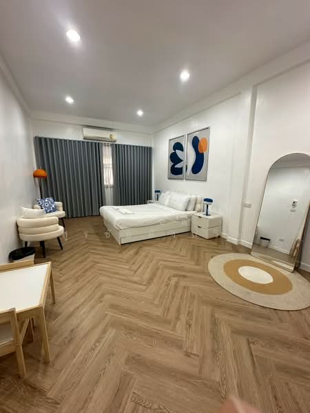 building near BTS Bangchak Sukhumvit, Bangkok, สุขุมวิท, Bang Chak, Phra Khanong, Bangkok, 2 Bedrooms, 200 sqm, Townhouse For Rent, by Monchit Surachaidunthavin, 500193354 - DDproperty.com