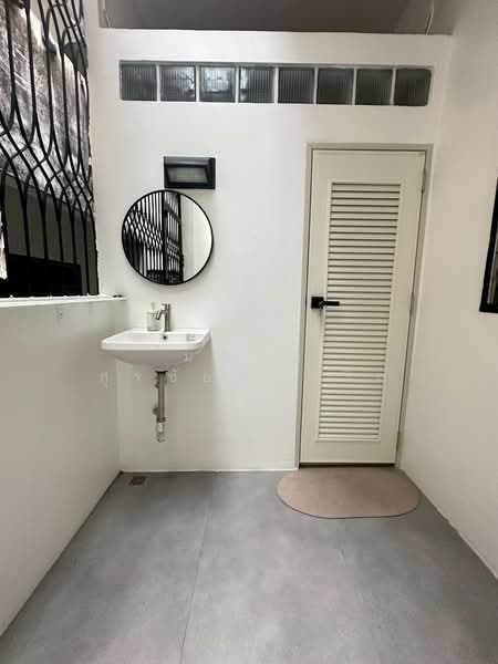 building near BTS Bangchak Sukhumvit, Bangkok, สุขุมวิท, Bang Chak, Phra Khanong, Bangkok, 2 Bedrooms, 200 sqm, Townhouse For Rent, by Monchit Surachaidunthavin, 500193354 - DDproperty.com