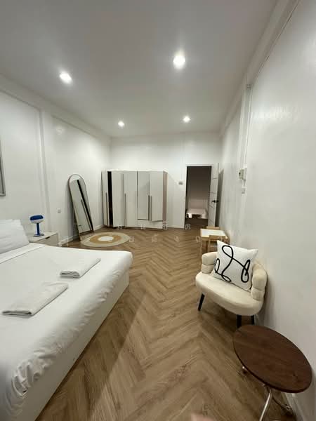 building near BTS Bangchak Sukhumvit, Bangkok, สุขุมวิท, Bang Chak, Phra Khanong, Bangkok, 2 Bedrooms, 200 sqm, Townhouse For Rent, by Monchit Surachaidunthavin, 500193354 - DDproperty.com