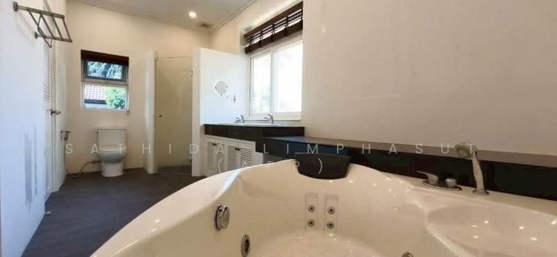 วิลล่าส่วนตัวสุดหรู 5 ห้องนอน ใกล้ทะเลสาบมาบประชาน พัทยา, Chon Buri (Pattaya), 19 Pong 13, Tambon Pong, Amphoe Bang Lamung, Chang Wat Chon Buri 20150, Thailand, Poong, Bang Lamung (Pattaya), Chon Buri (Pattaya), 5 Bedrooms, 300 sqm, Single Detached House For Sale, by Sathida Limphasut (App), 500193368 - DDproperty.com