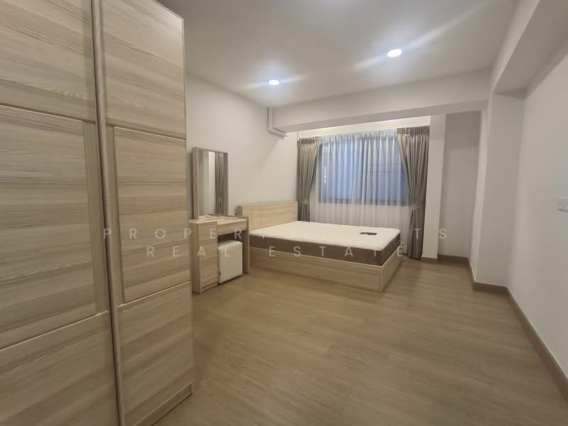 Royal Castle Sukhumvit, Bangkok, 30 Soi Sukhumvit 39, Khlongtoei Nua, Watthana, Bangkok, 3 Bedrooms, 160 sqm, Condo For Rent, by PROPERTYSIGHTS REAL ESTATE, 500193460 - DDproperty.com