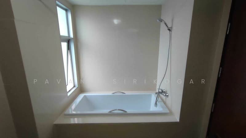 Y.O. Place, Bangkok, 223 Soi Sai Nam Thip 2, Khlong Toei, Khlong Toei, Bangkok, 2 Bedrooms, 93 sqm, Apartment For Rent, by Pavana Sirikogar, 500193534 - DDproperty.com